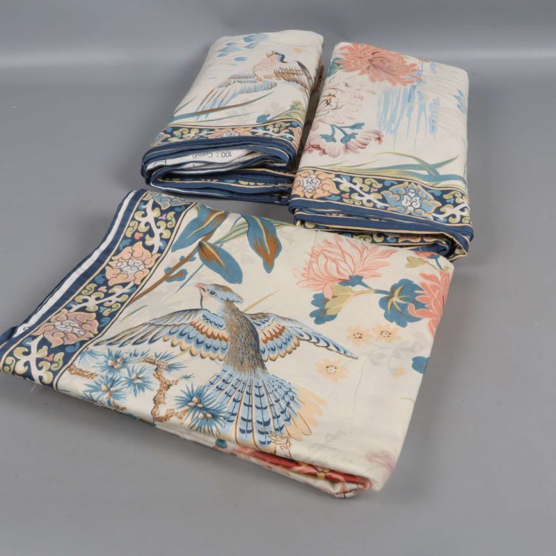 Hopvikta gardiner och duk med fågelmotiv