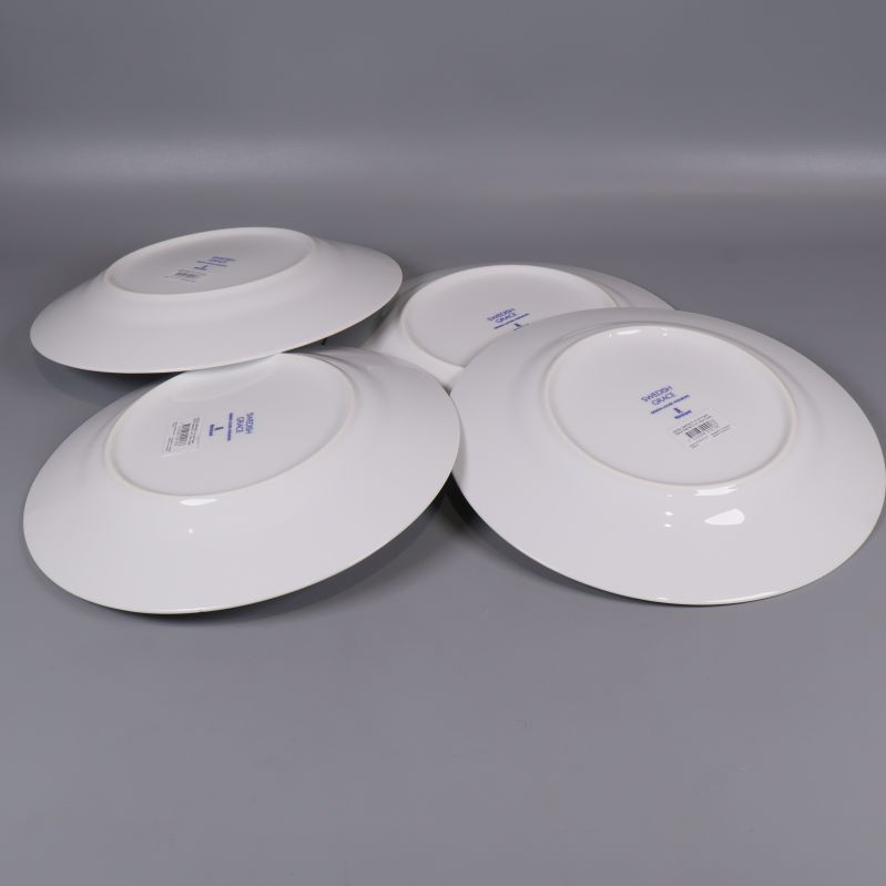 Tallrikarna vända upp och ned med märkning synlig