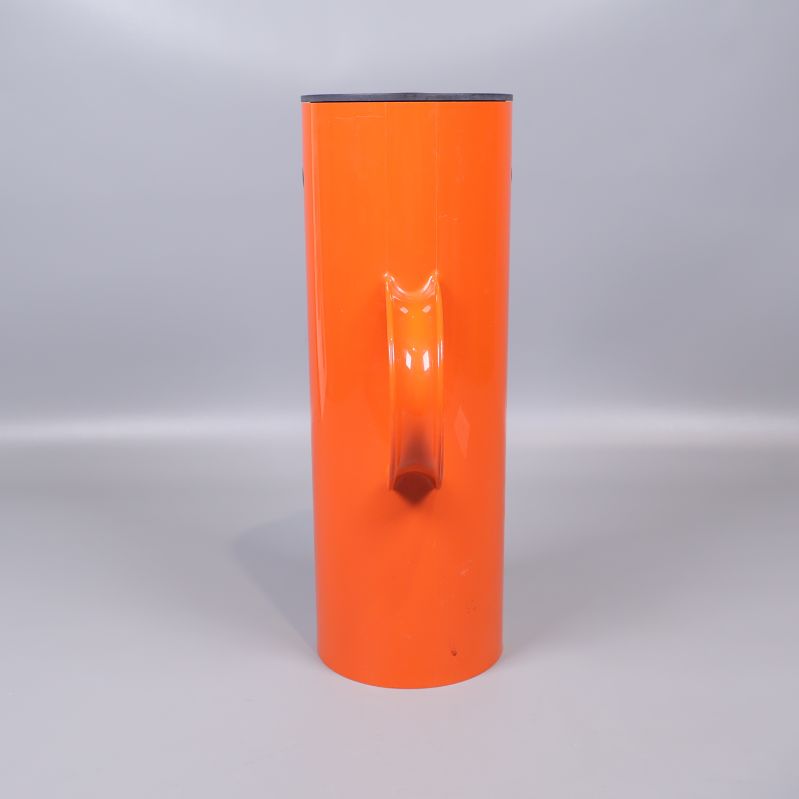 Baksidan av termos med runt handtag