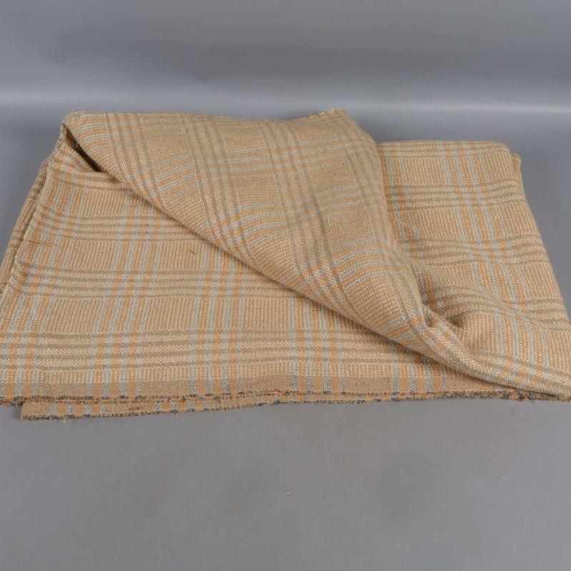 Uppvikt tygstycke som visar textilens struktur