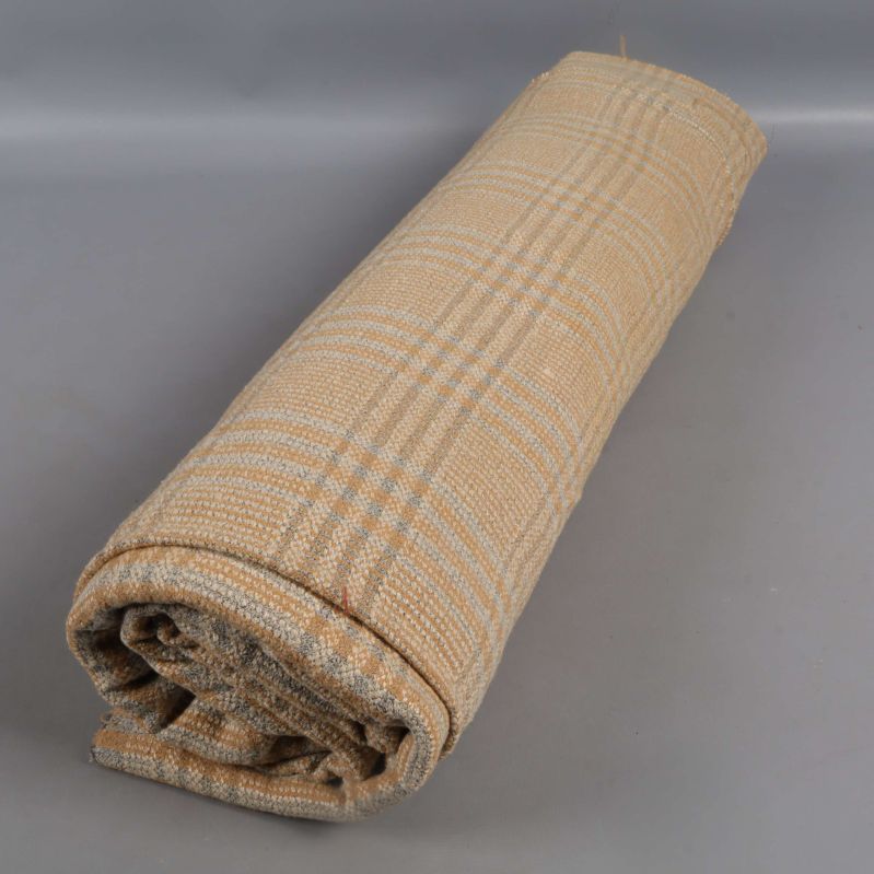 Tygstycket ihoprullat i längdled