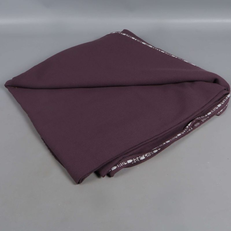 Mörklila tygstycke med synlig kant