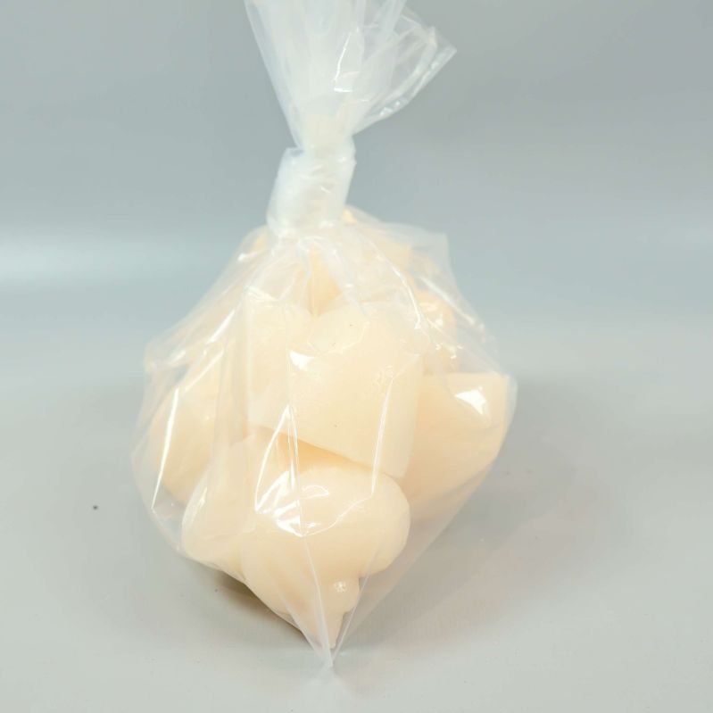 Snäckformade ljus stående i plastpåse