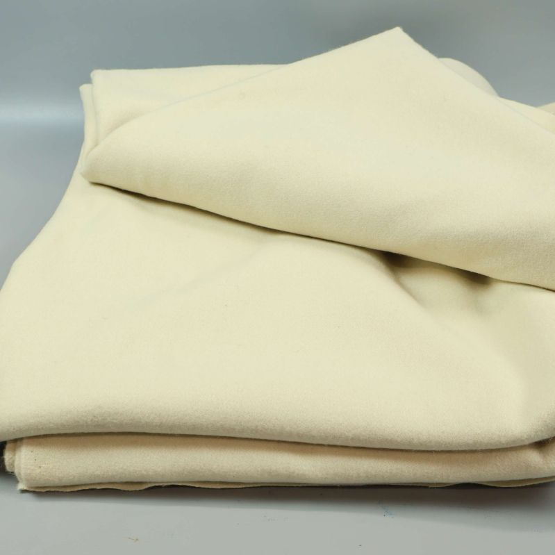 Tygstycke delvis vikt i flera lager