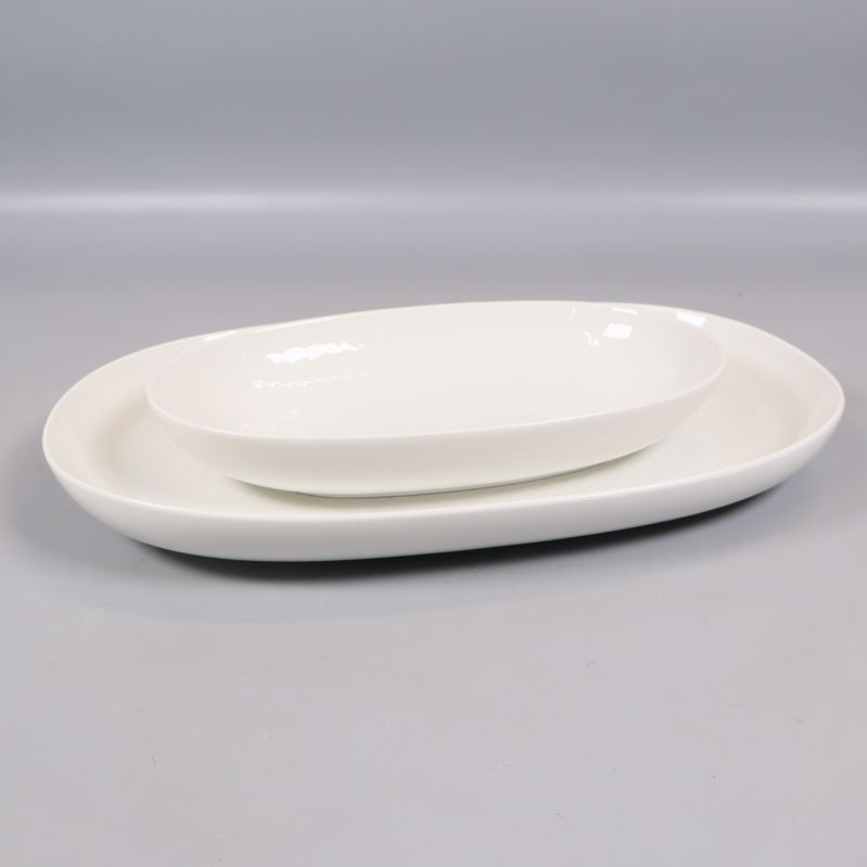 Vita ovala fat visade från sidan