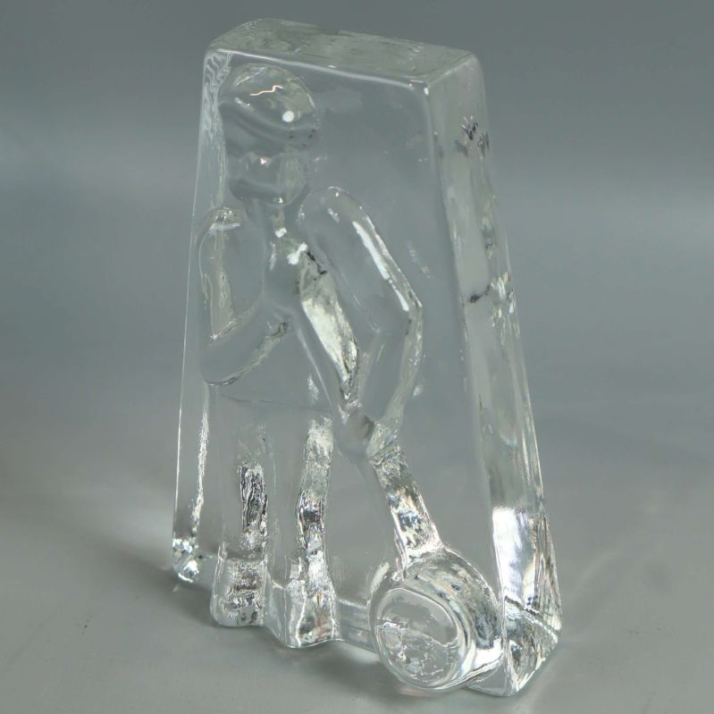 Glasfigur föreställande glasblåsare i vinkelvy