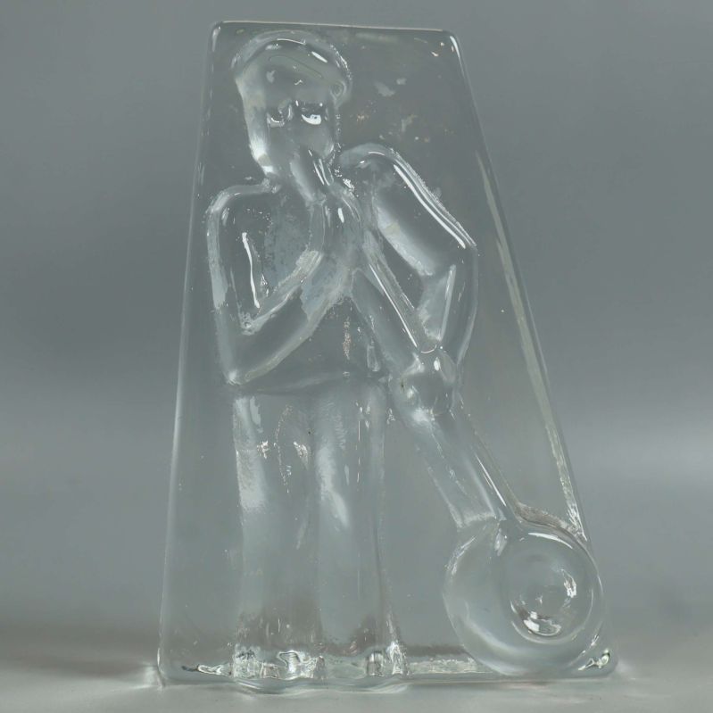 Glasfigur av glasblåsare framifrån med tydliga detaljer