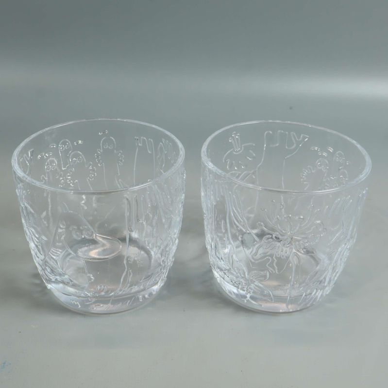 Två Mumin-glas där båda motiv syns framifrån