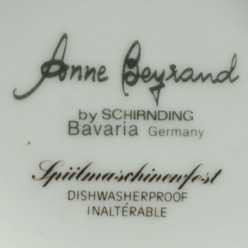Signatur Anne Beyrand by Schirnding Bavaria inskriven under teservis