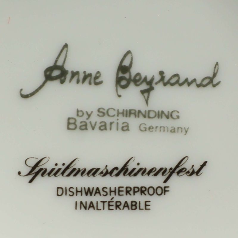 Närbild på märkningen Anne Beyrand by Schirnding Bavaria