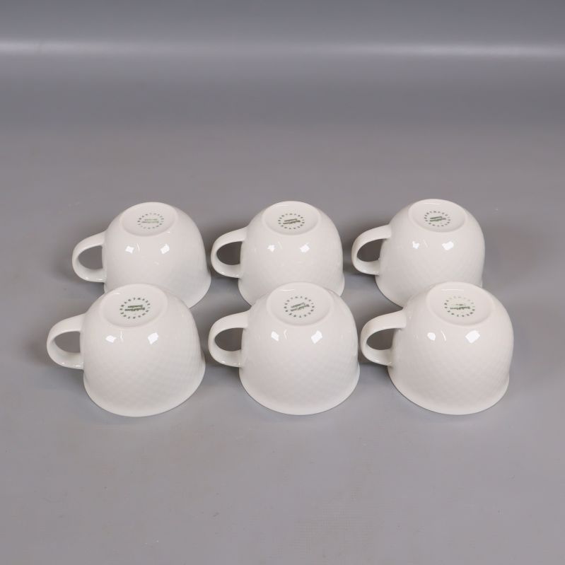 Sex kaffekoppar vända upp och ner med märkning synlig