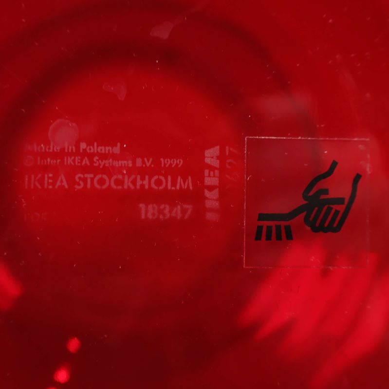 IKEA Stockholm och handdisk-symbol under vasen