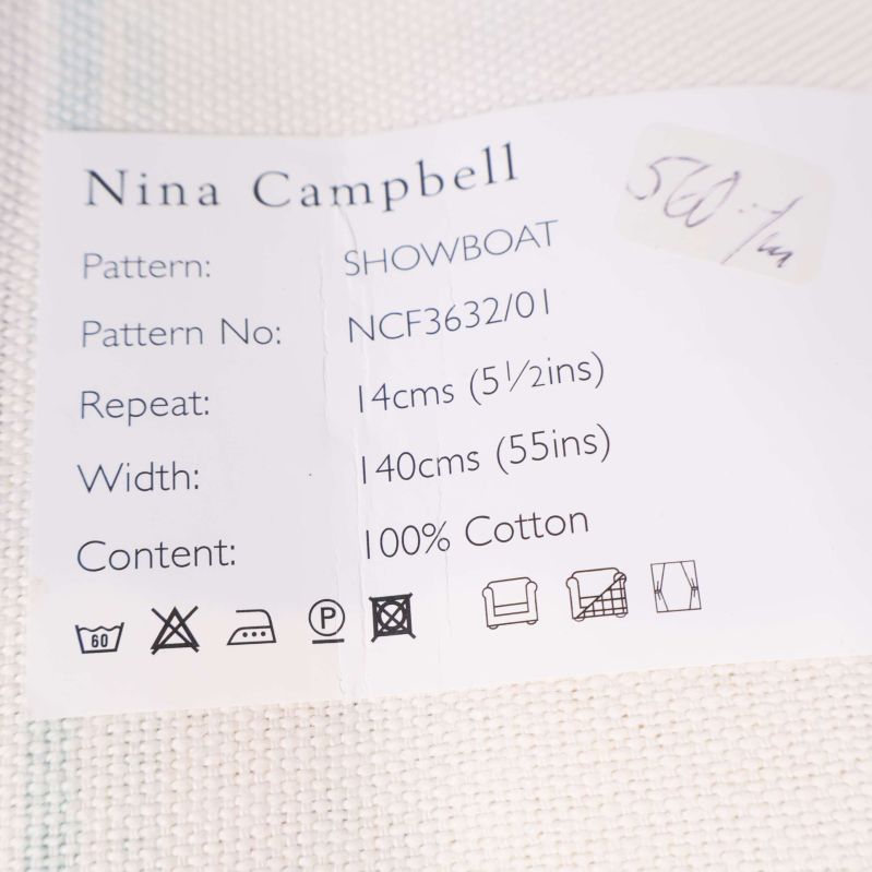 Textetikett från Nina Campbell med materialinformation på baksidan av tyg