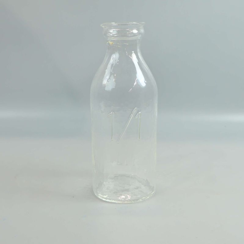 Transparent glasflaska med volymmärkning visad framifrån