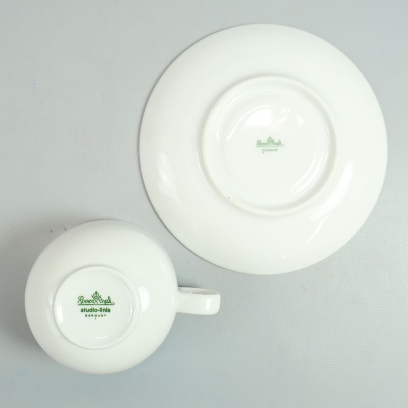 Baksida med Rosenthal stämpel på kopp och fat