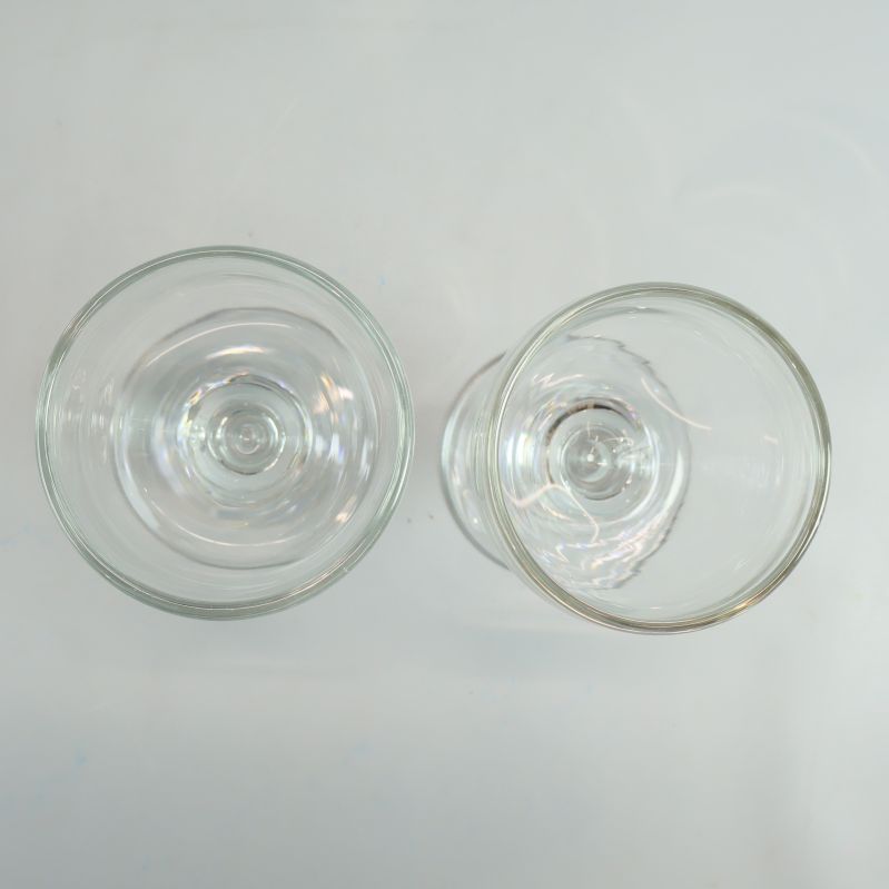 Två glas sedda uppifrån med bred öppning