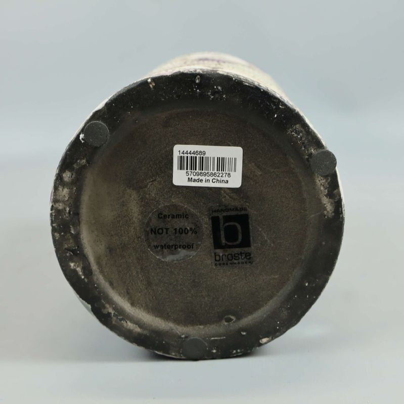 Vasens botten med Broste Copenhagen-stämpel