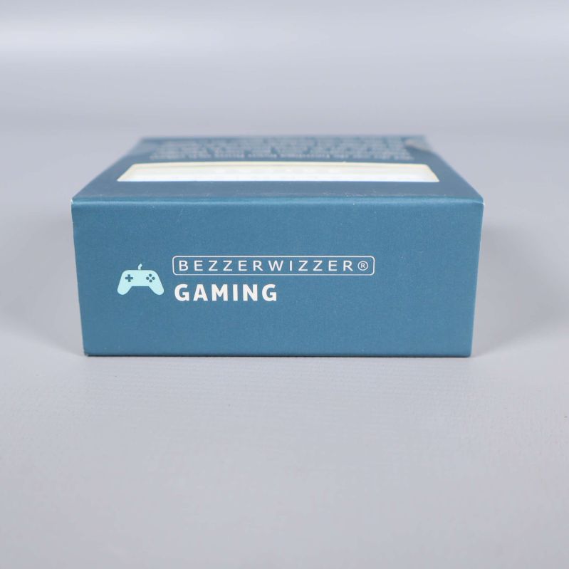 Sidan av quizbox med spelkontrollsymbol och Bezzerwizzer Gaming-tryck