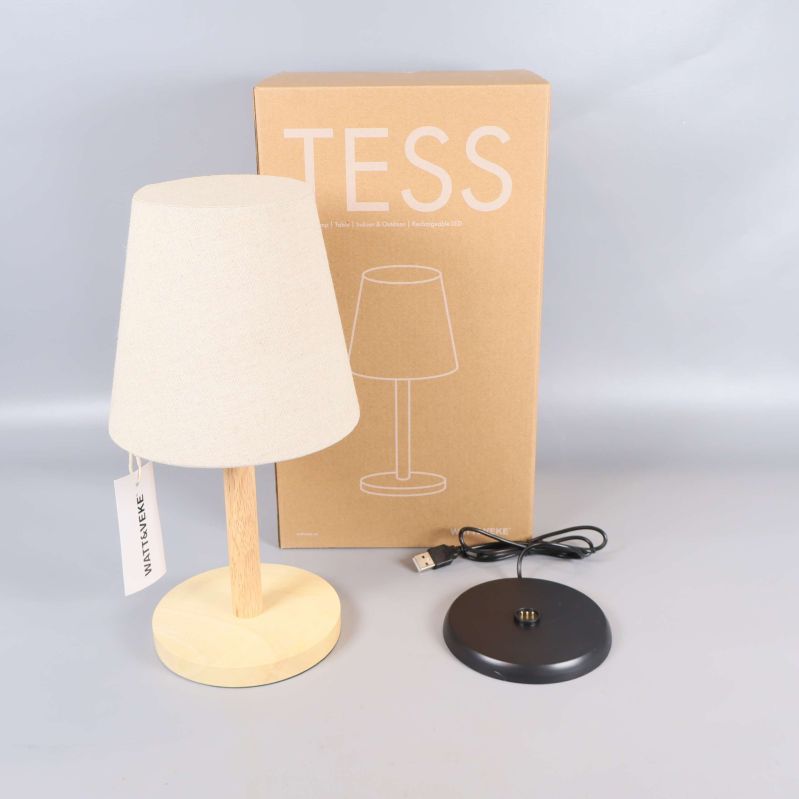 Komplett bordslampa Tess med tillbehör och kartong