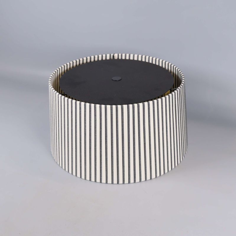 Randig rund lampskärm med svart toppskiva