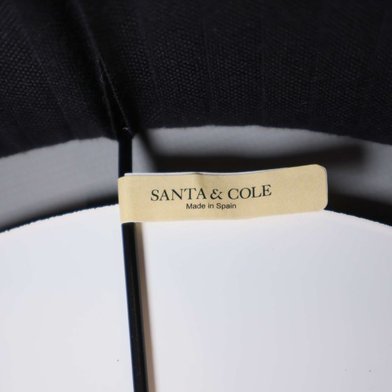 Etikett med texten Santa & Cole Made in Spain