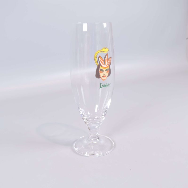 Glas i helfigur med dekoren på framsidan