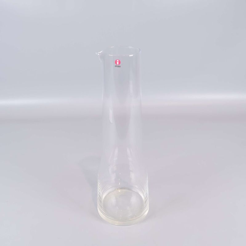 Hög smal glaskaraff med enkel pip från Iittala