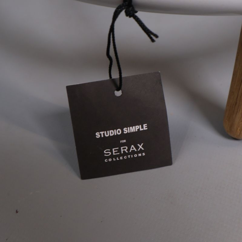 Etikett med texten Studio Simple Serax collections