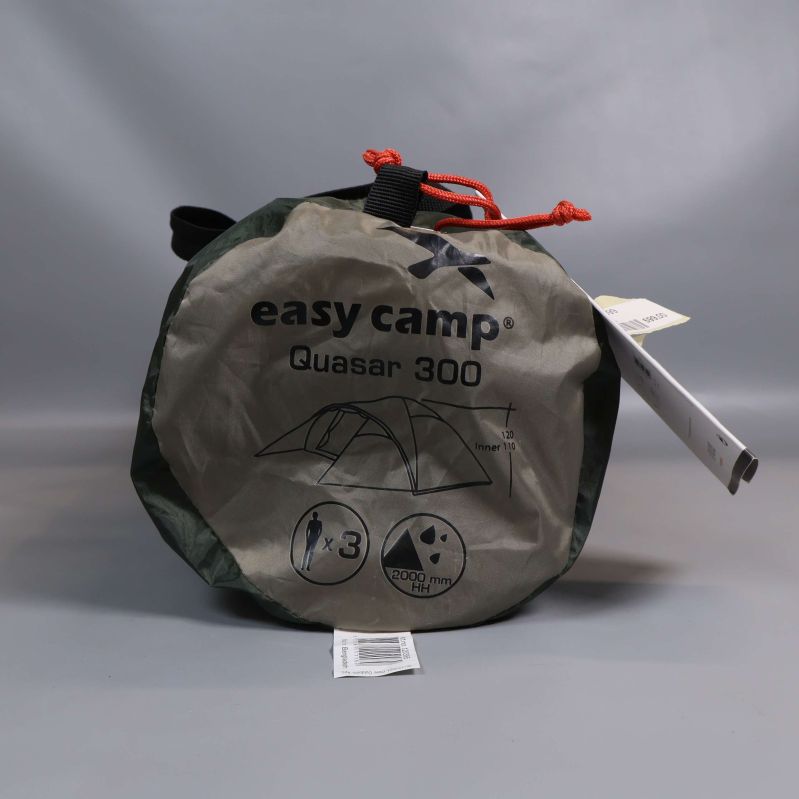 Grå gavel med Easy Camp-logotyp och tältinformation
