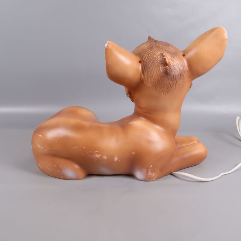 Baksidan av liggande bambi-lampa i brunt
