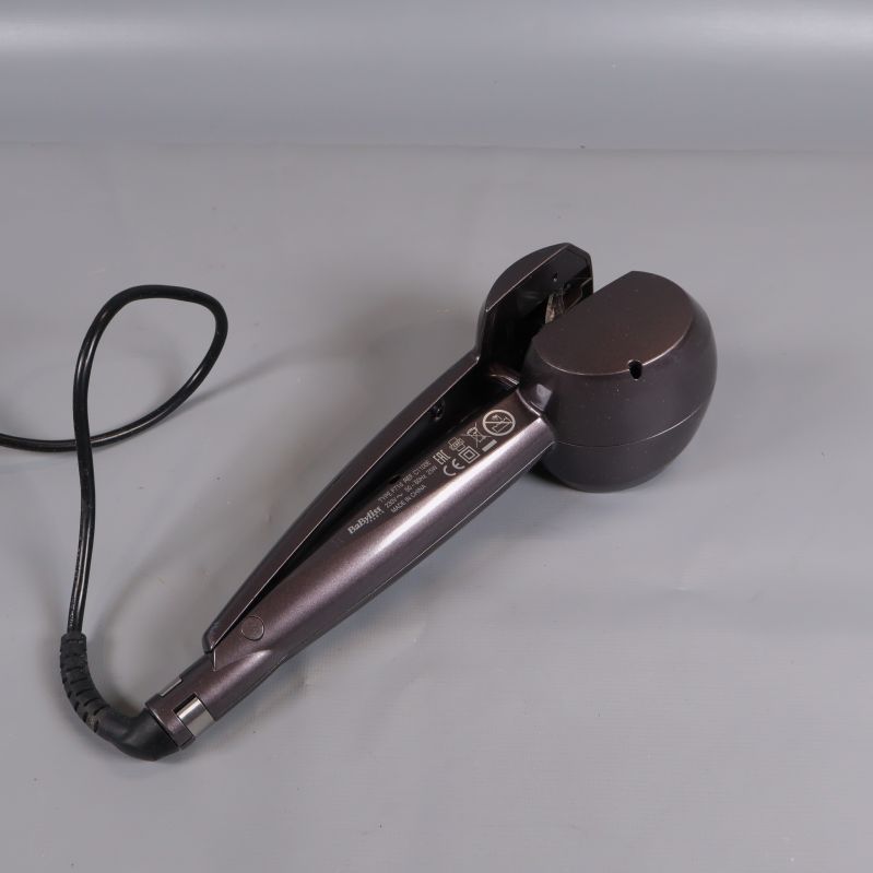 Baksida av Babyliss locktång visas tydligt