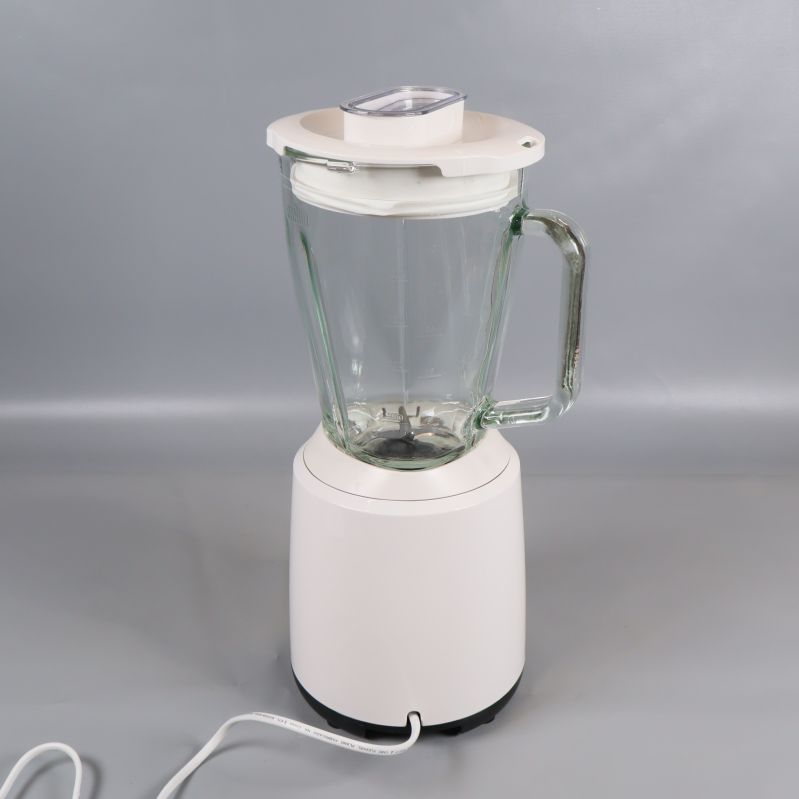 Mixer med glaskanna sedd från sidan, handtag synligt