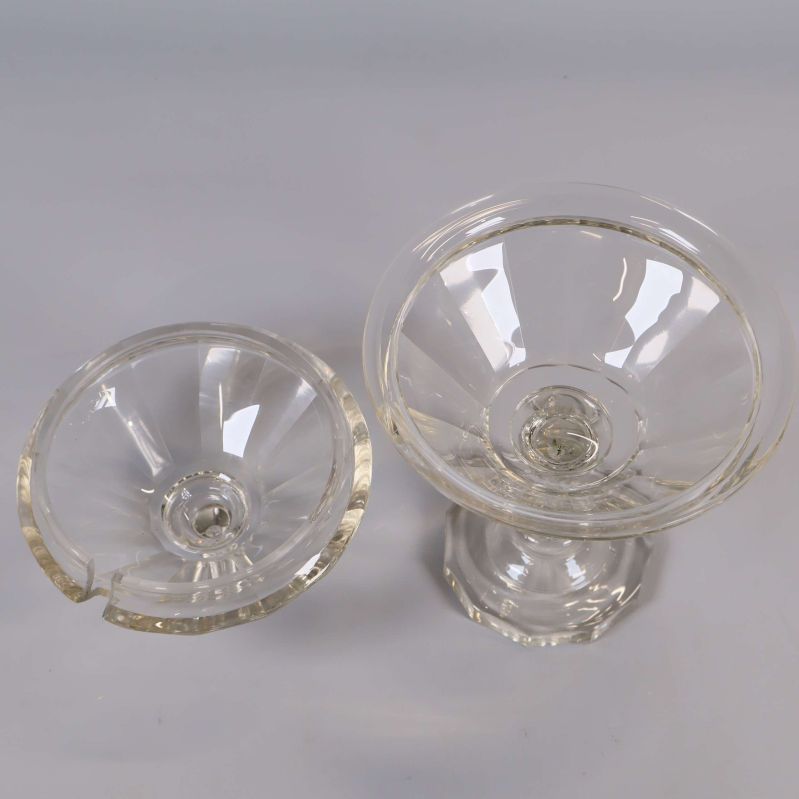 Skål och lock i glas visade separat uppifrån