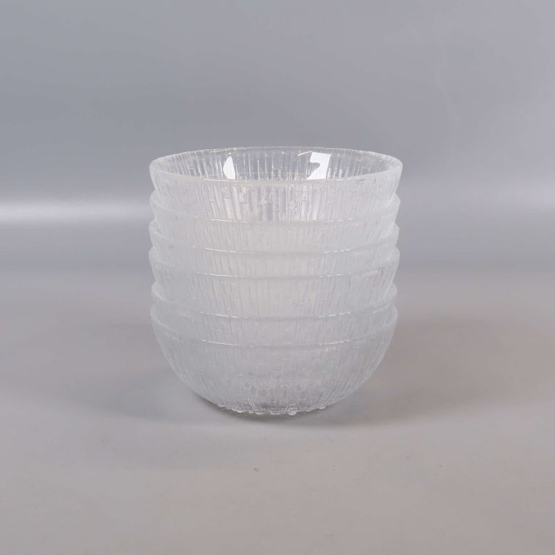 Skål i klart glas med strukturerad yta