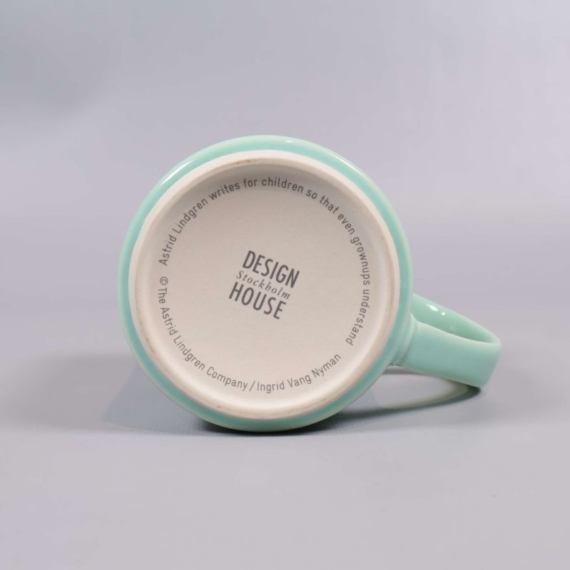 Undersidan på mugg med Design House-tryck