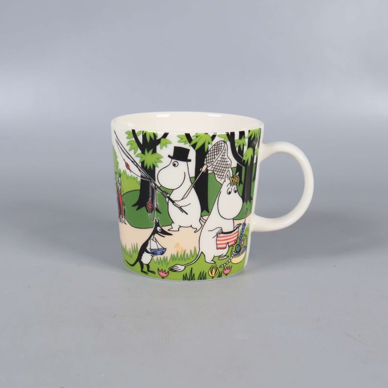 Mugg med muminmotiv och gröna detaljer