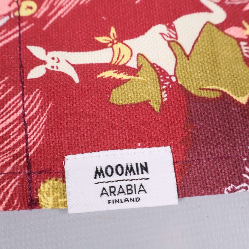 Tygmärke med texten Moomin Arabia Finland