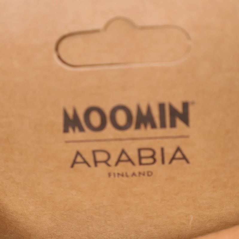Logotypen Moomin Arabia Finland tryckt på förpackning