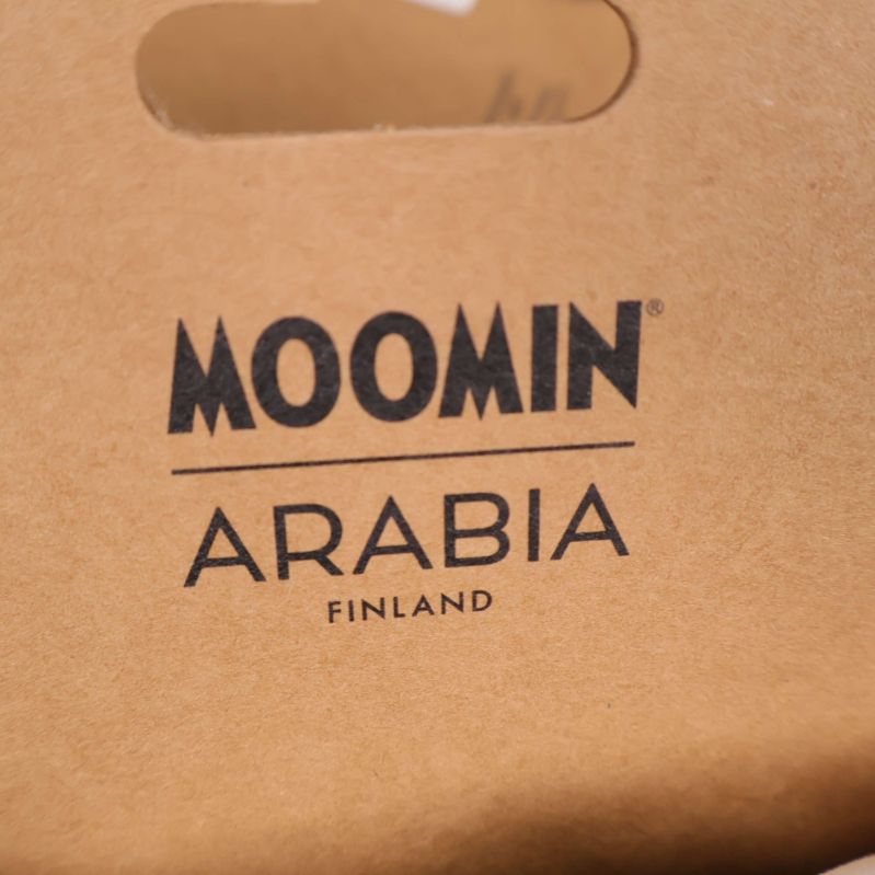 Logotypen MOOMIN ARABIA FINLAND på förpackningen