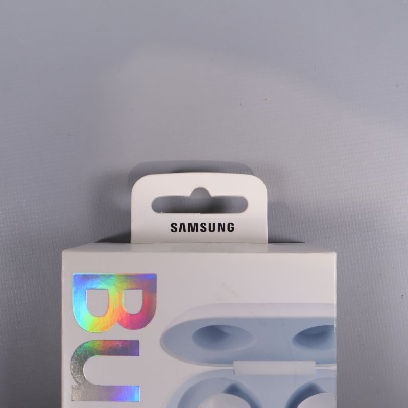Handtag på förpackningen med Samsung-tryck