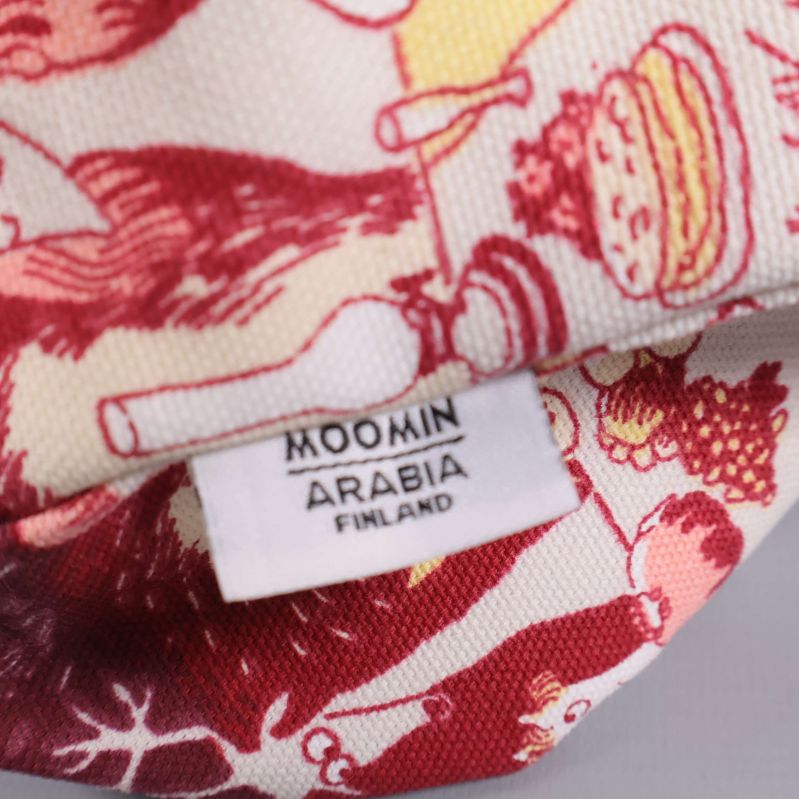 Tygmärke med MOOMIN ARABIA FINLAND på insidan