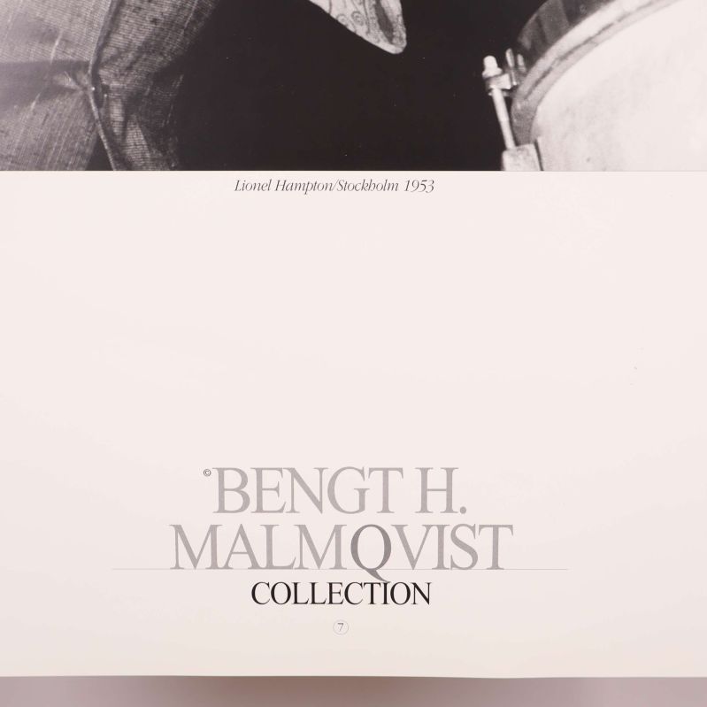 Text Bengt H. Malmqvist Collection på vit kant av postern