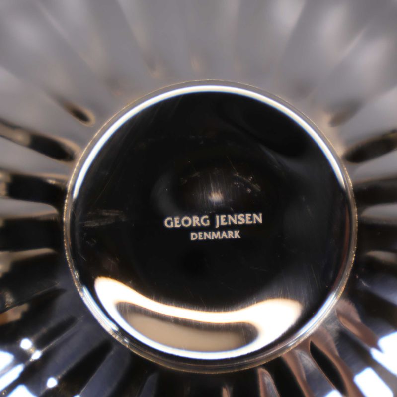 Detalj närbild på botten med Georg Jensen Denmark-logotyp