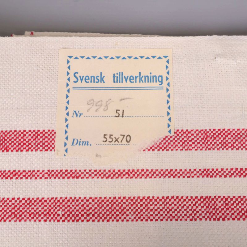 Etikett med texten Svensk tillverkning och storlek 55x70