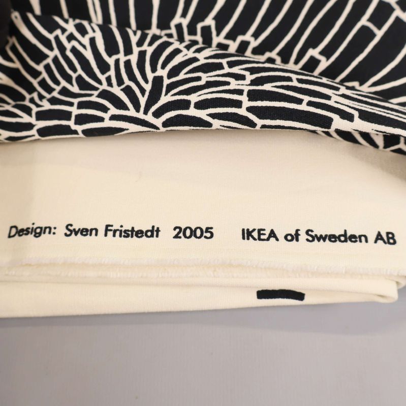 Närbild visar texten Design Sven Fristedt 2005 IKEA of Sweden AB