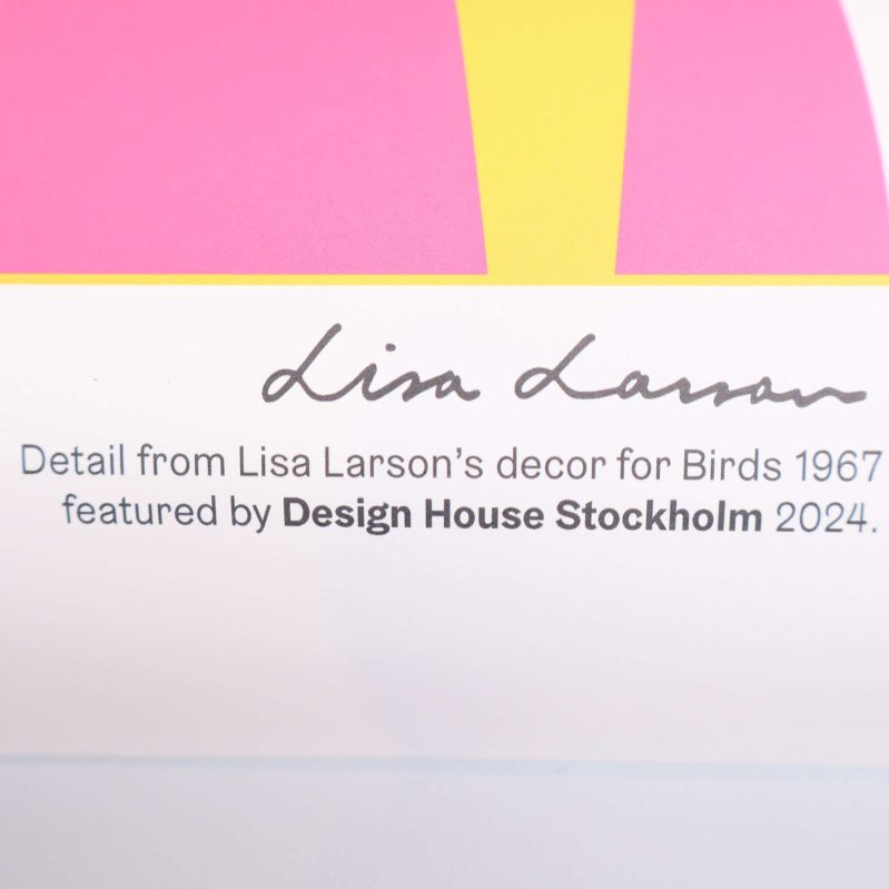 Signatur från Lisa Larson och text om Design House Stockholm