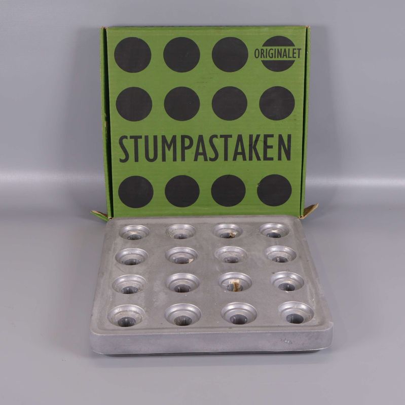 Stumpastaken fyrkantig ljusstake med originalförpackning