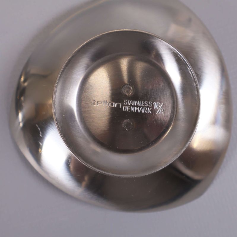 Närbild av märkning Stelton stainless steel Denmark