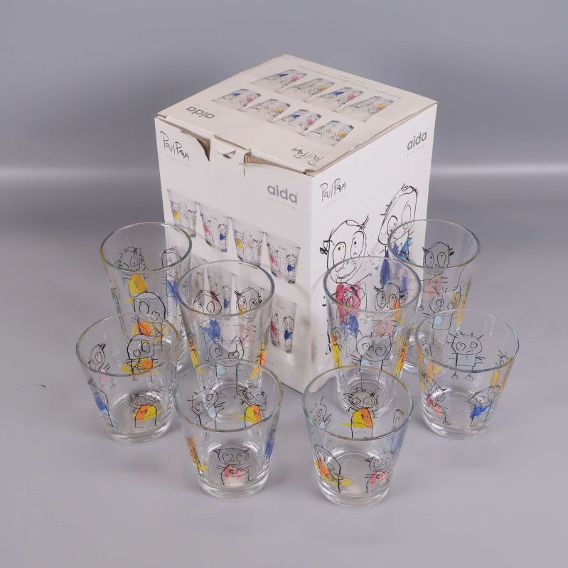 Åtta glas med färgglada figurer samt originalförpackning från aida