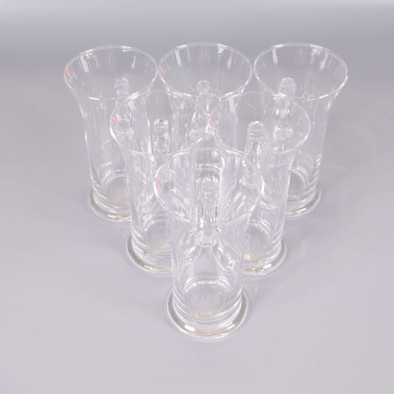 Sex genomskinliga glas ordnade i grupp
